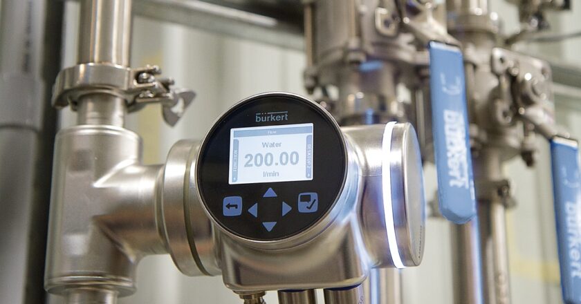 Bürkert offers an extensive portfolio of incline flow and concentration measurement solutions that cater the beverage manufacturing.